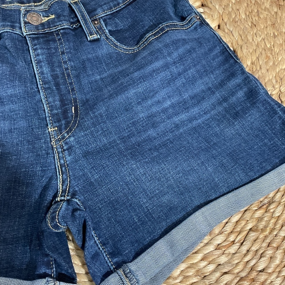 Pair of Levi Mid Length Denim Cuffed Shorts Waist 30 - Picture 6 of 12